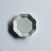 八角モッコ皿 140mm / 貫入白磁