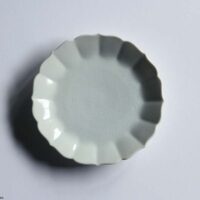 菊皿 190mm / 貫入白磁