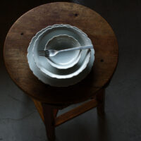 桔梗皿/ 貫入白磁