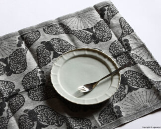 稜花皿 215mm / 貫入白磁