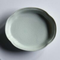 ツバ形皿 165mm / 貫入白磁